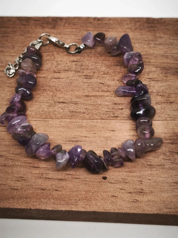 Collier et bracelet en chips de pierre d'améthyste.