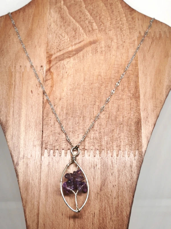 Collier et bracelet en chips de pierre d'améthyste.