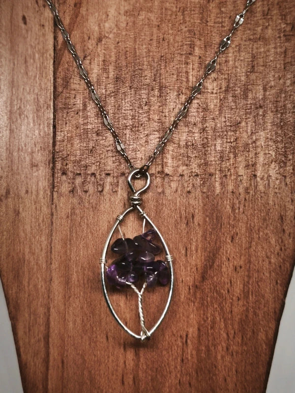 Collier et bracelet en chips de pierre d'améthyste.