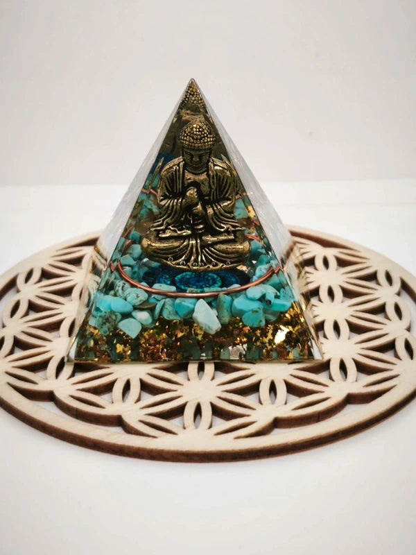 Pyramide orgonite bouddha turquoise
