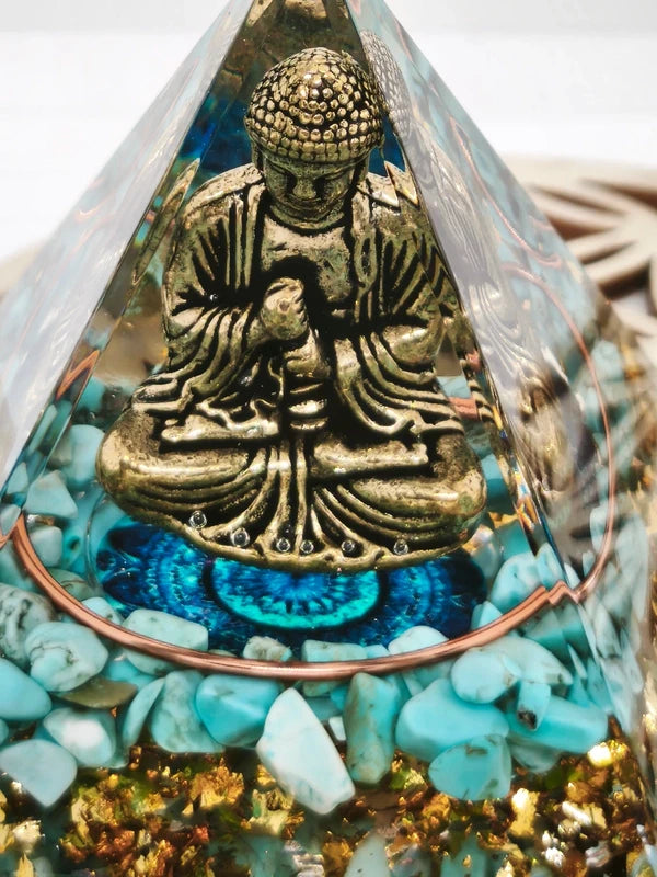 Pyramide orgonite bouddha turquoise