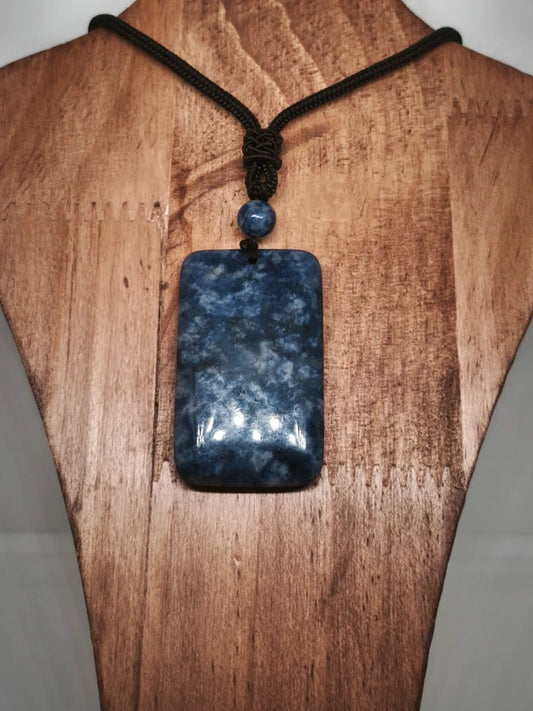 Collier en pierre de lapis lazuli