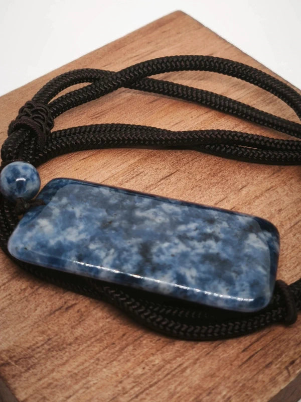 Collier en pierre de lapis lazuli