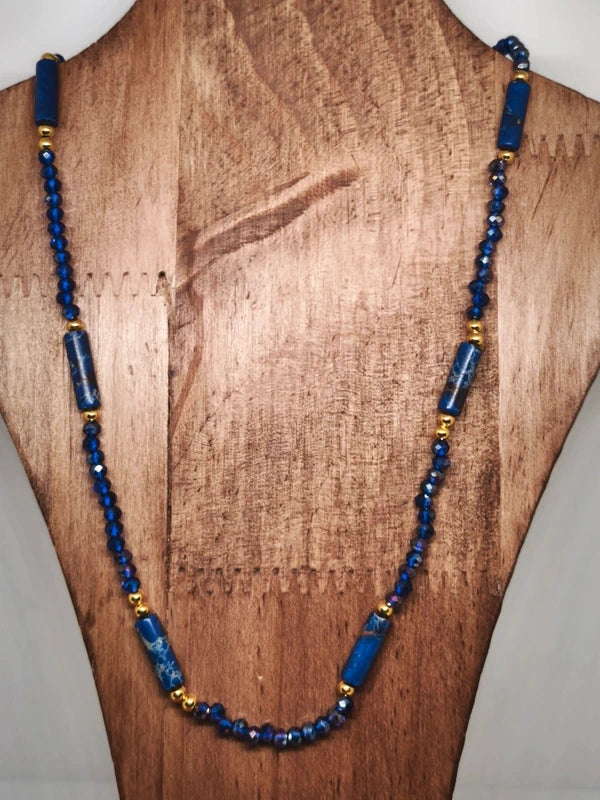 collier jaspe bleu et perles facettes verre coloré