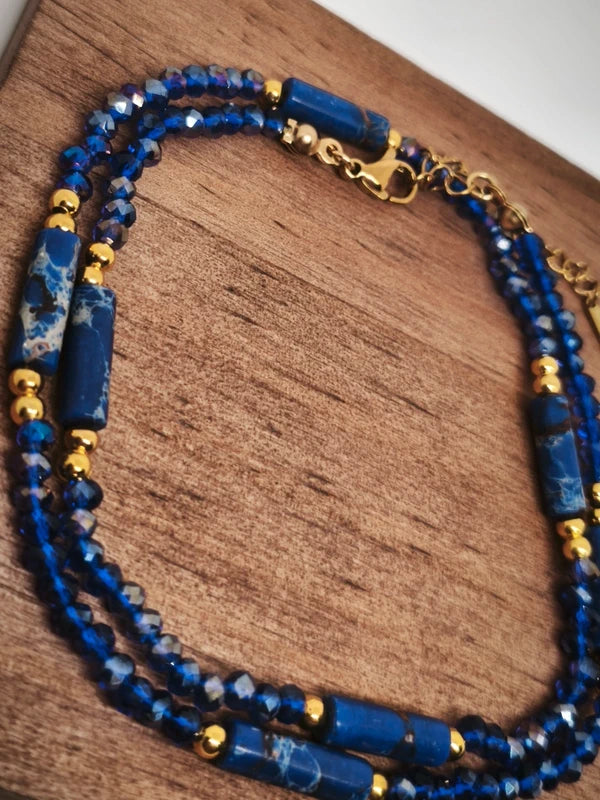 collier jaspe bleu et perles facettes verre coloré