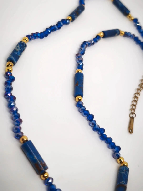 collier jaspe bleu et perles facettes verre coloré
