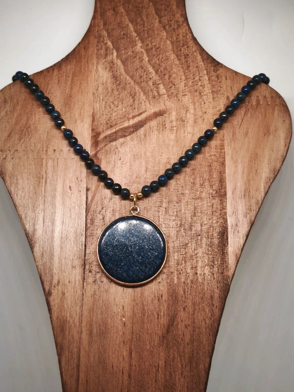 Collier en lapis lazuli 4mm avec pendentif