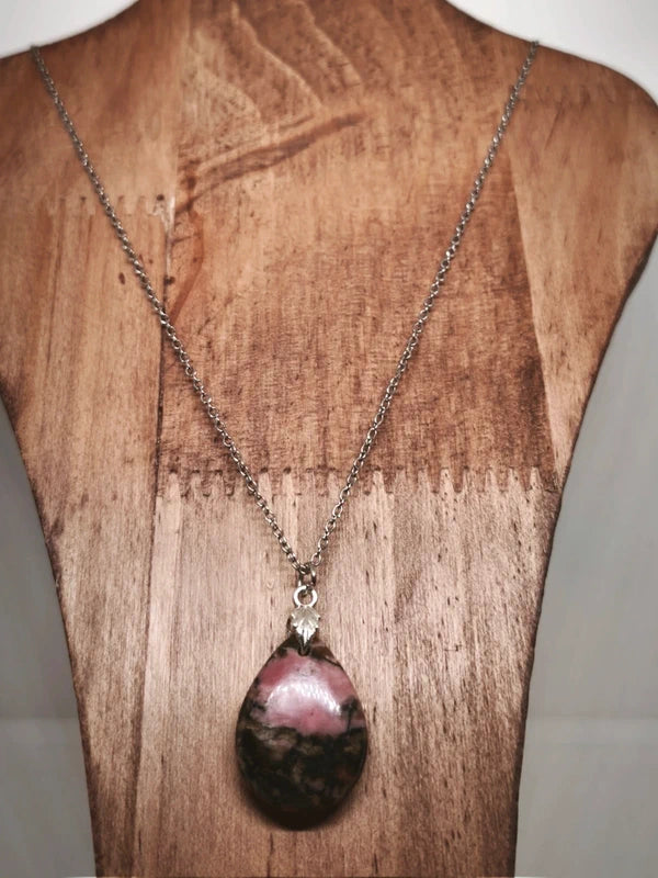 Collier en pierre de rhodonite