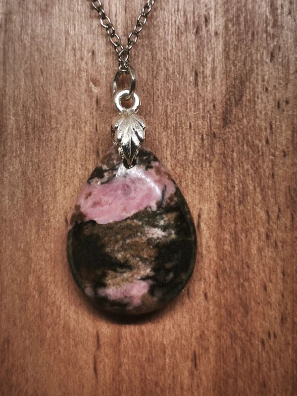 Collier en pierre de rhodonite