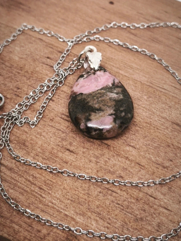 Collier en pierre de rhodonite