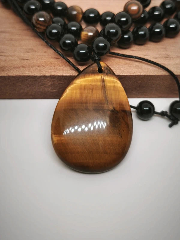 Collier Mala et pendentif en oeil de tigre