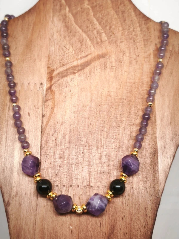 Collier en perles d'améthyste polies et facettes