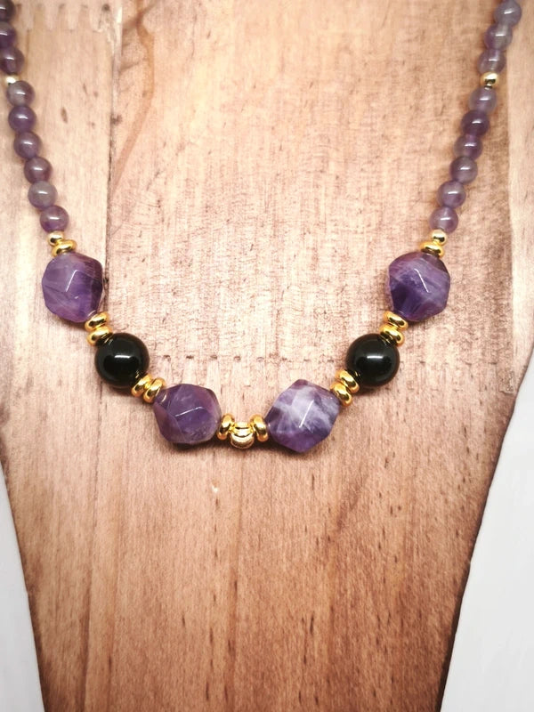 Collier en perles d'améthyste polies et facettes