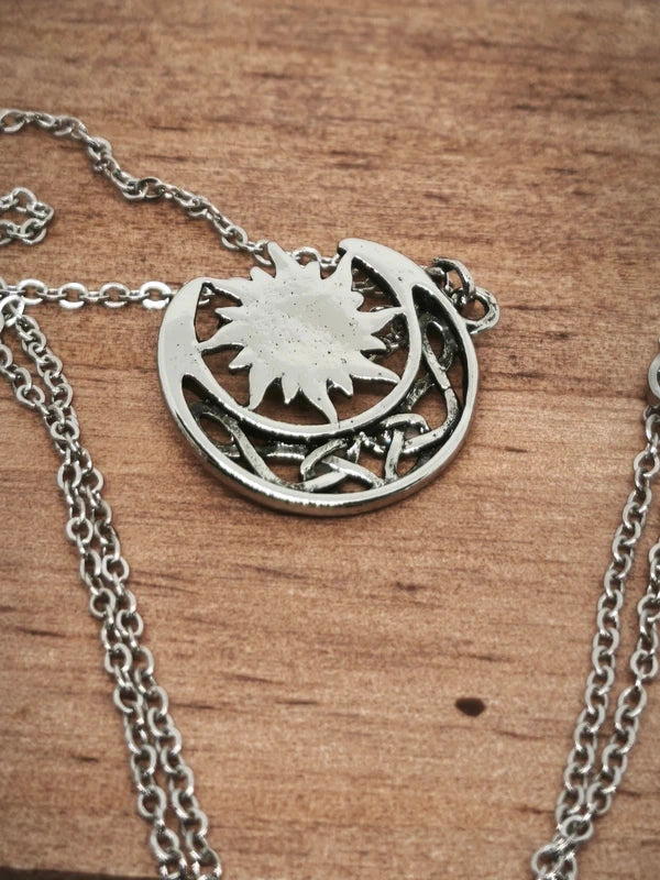 Collier demi-lune soleil