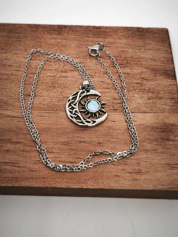 Collier demi-lune soleil