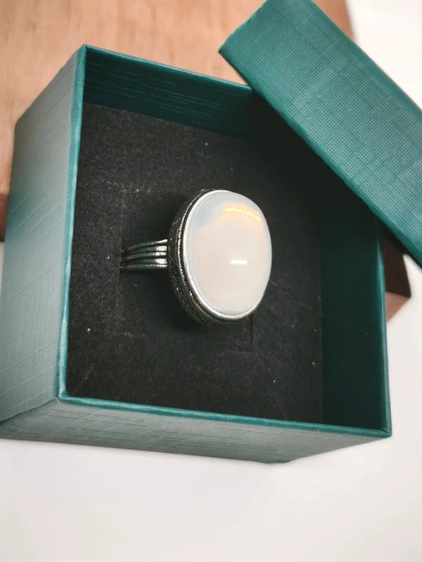 Bague plaquée argent, résine