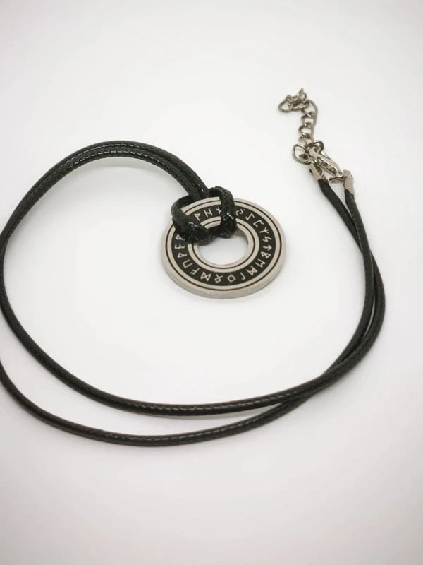 collier cercle de runes nordiques