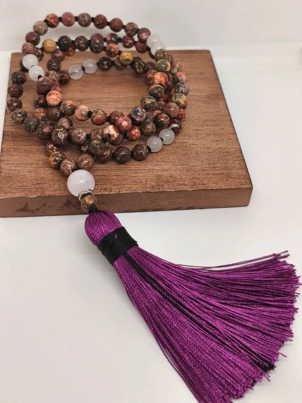collier mala jaspe bréchique et quartz blanc