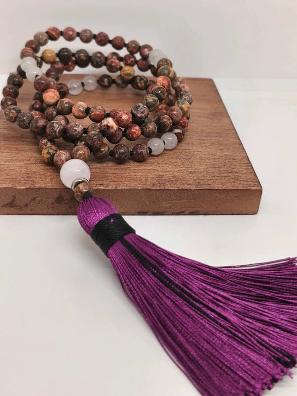 collier mala jaspe bréchique et quartz blanc
