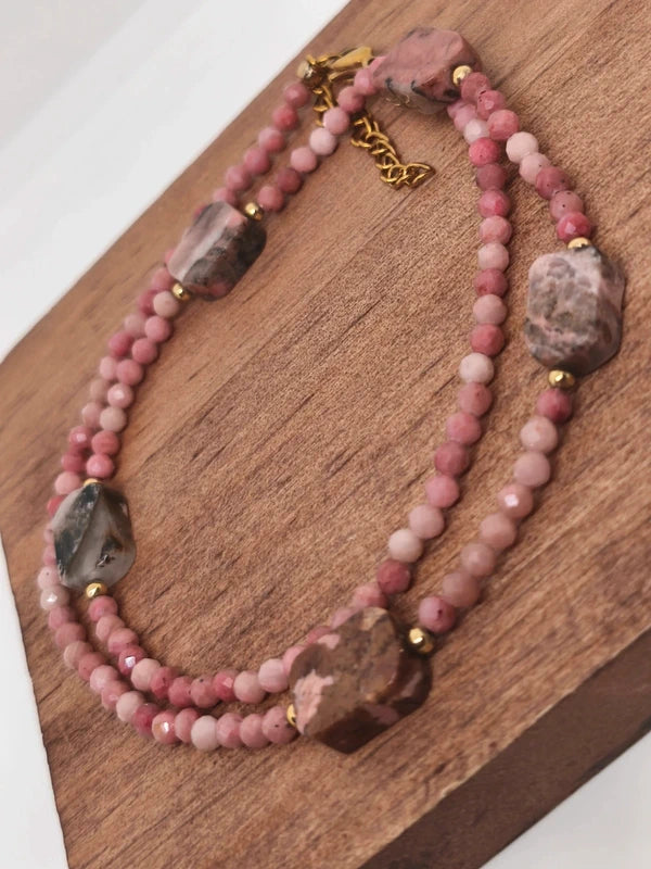 Collier en perles facettes de 3mm de rhodonite