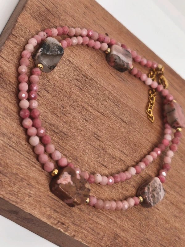 Collier en perles facettes de 3mm de rhodonite