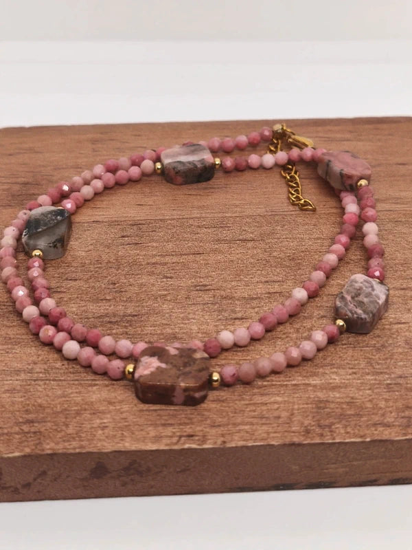 Collier en perles facettes de 3mm de rhodonite
