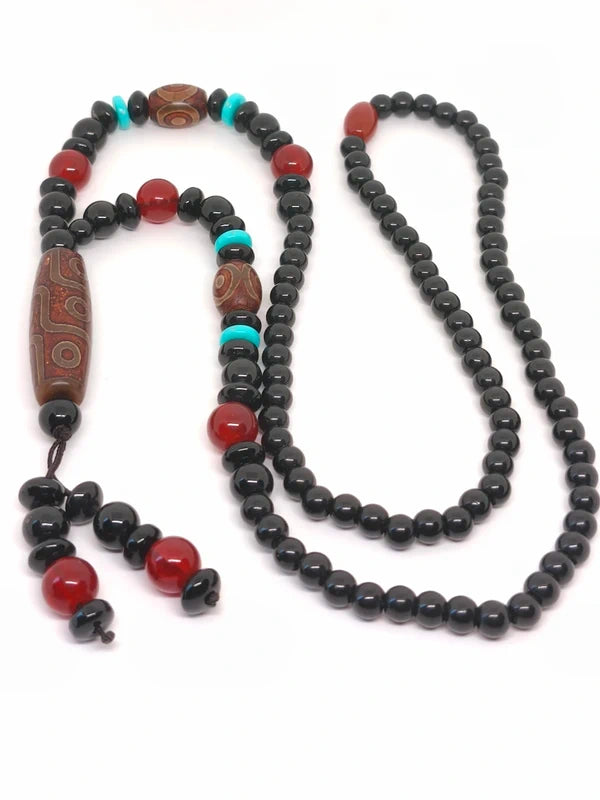 Collier ethnique en perles d'agate noire et bois de santal
