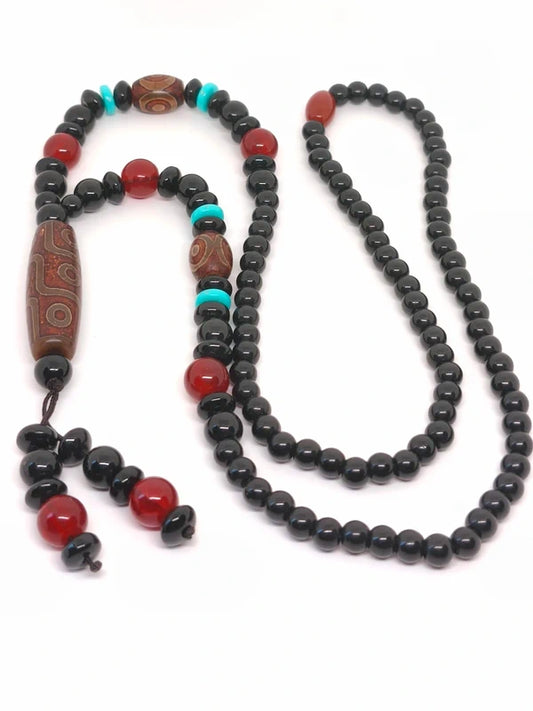 Collier ethnique en perles d'agate noire et bois de santal