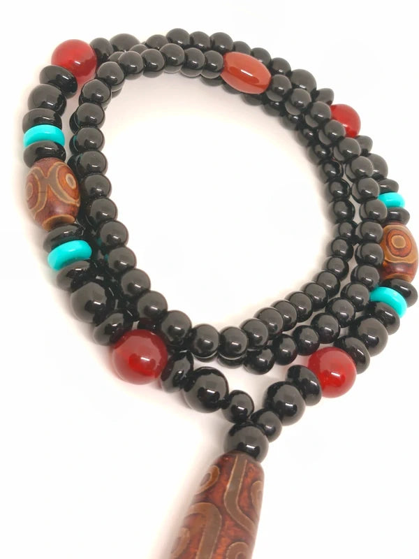 Collier ethnique en perles d'agate noire et bois de santal