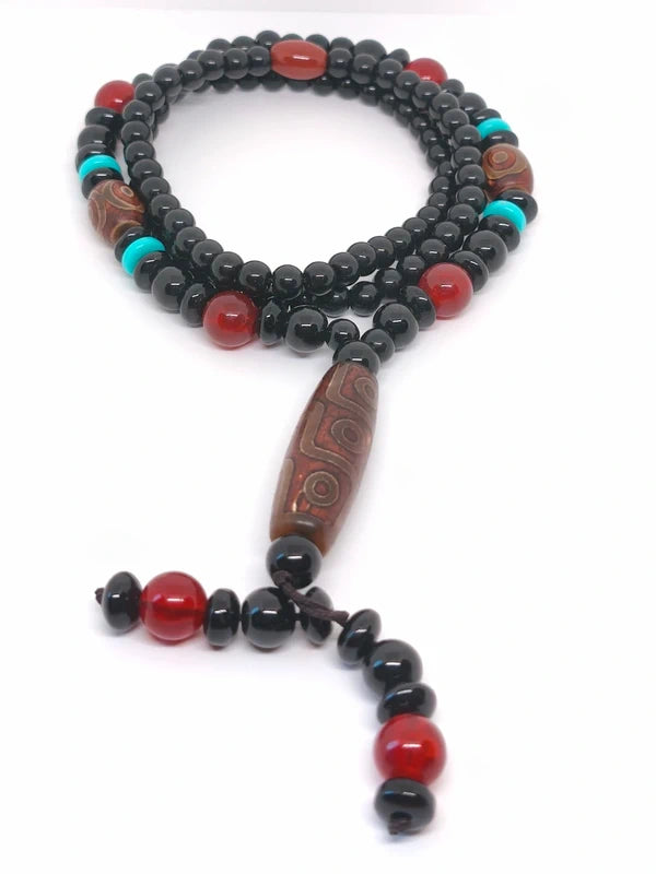 Collier ethnique en perles d'agate noire et bois de santal