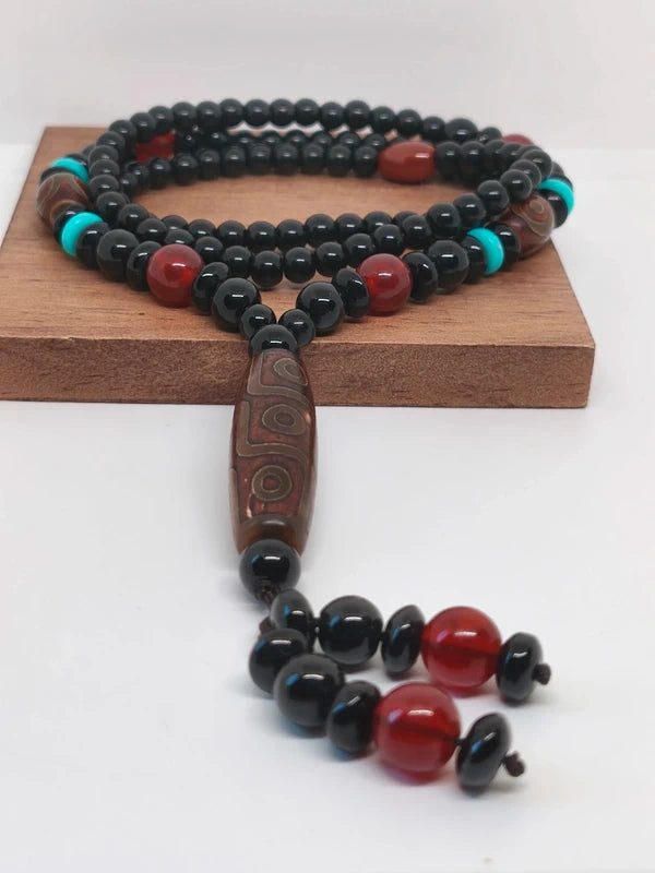 Collier ethnique en perles d'agate noire et bois de santal
