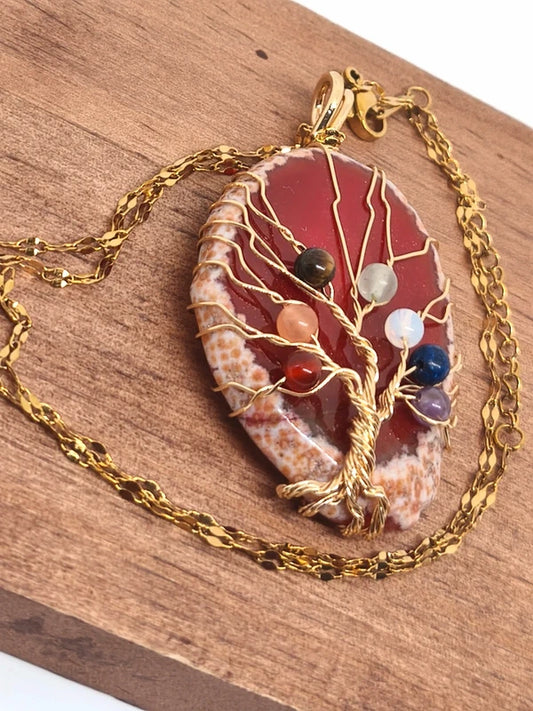 Collier en tranche d'agate rouge 7 chakras