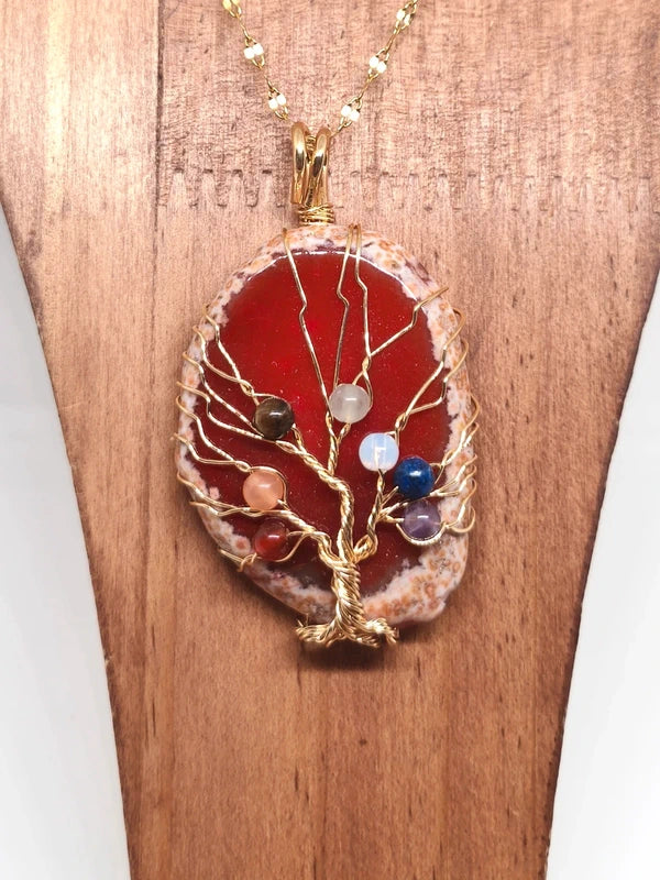 Collier en tranche d'agate rouge 7 chakras