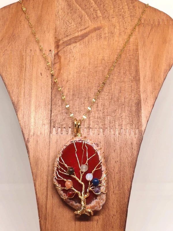 Collier en tranche d'agate rouge 7 chakras