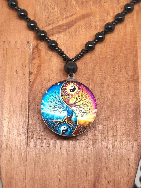 Collier yin-yang agate noire et résine