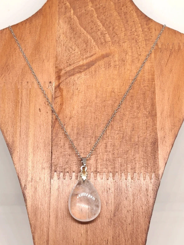 Collier et boucles d'oreilles en cristal de roche craquelé