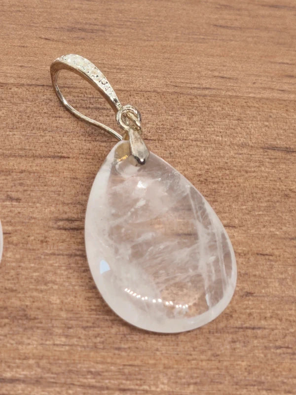 Collier et boucles d'oreilles en cristal de roche craquelé