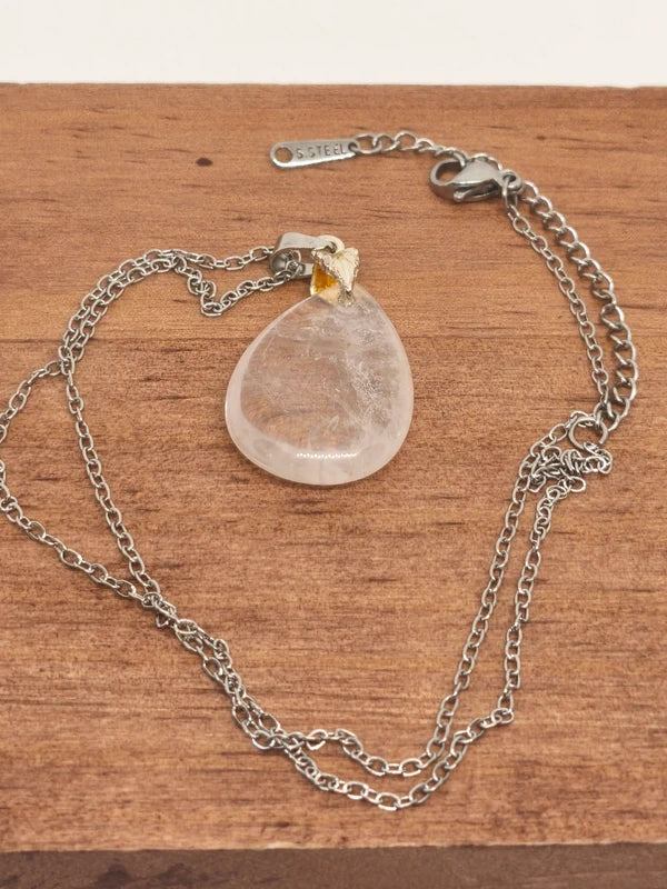 Collier et boucles d'oreilles en cristal de roche craquelé