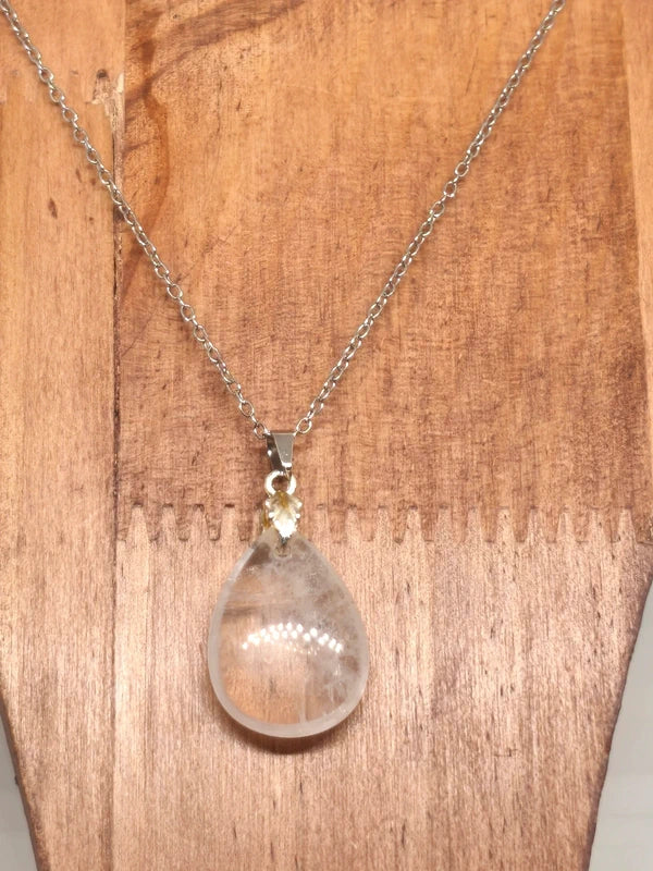Collier et boucles d'oreilles en cristal de roche craquelé