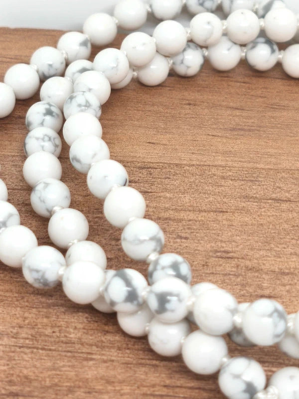 collier mala en perles d'howlite blanche 6mm