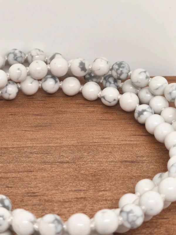 collier mala en perles d'howlite blanche 6mm