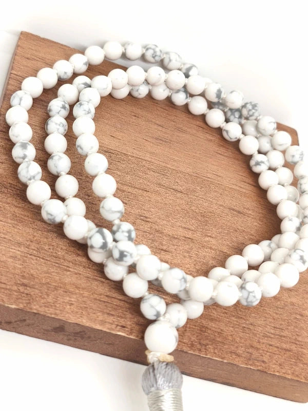 collier mala en perles d'howlite blanche 6mm