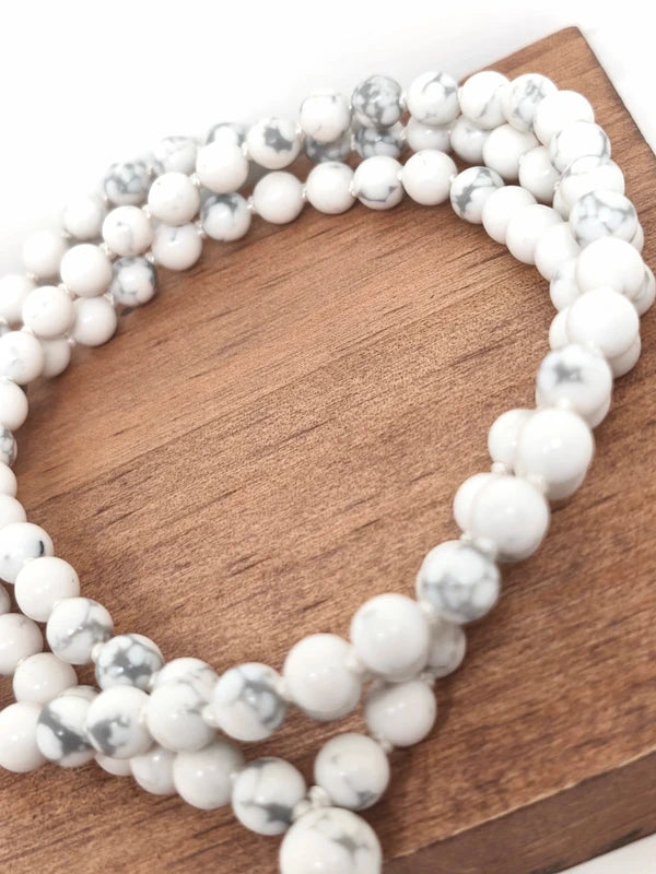 collier mala en perles d'howlite blanche 6mm