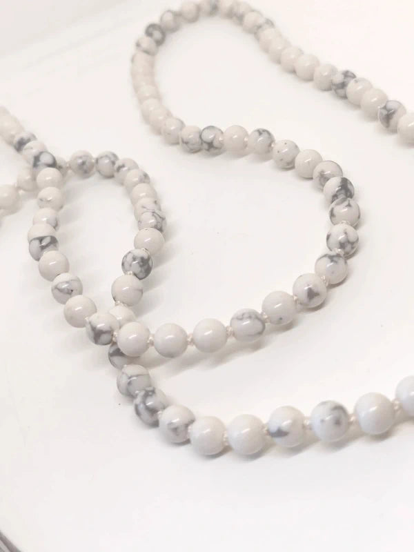 collier mala en perles d'howlite blanche 6mm