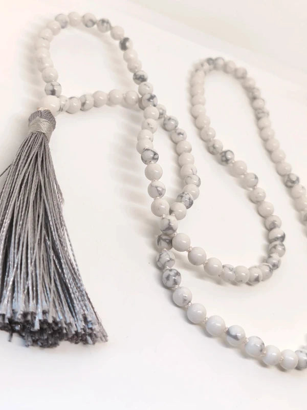 collier mala en perles d'howlite blanche 6mm