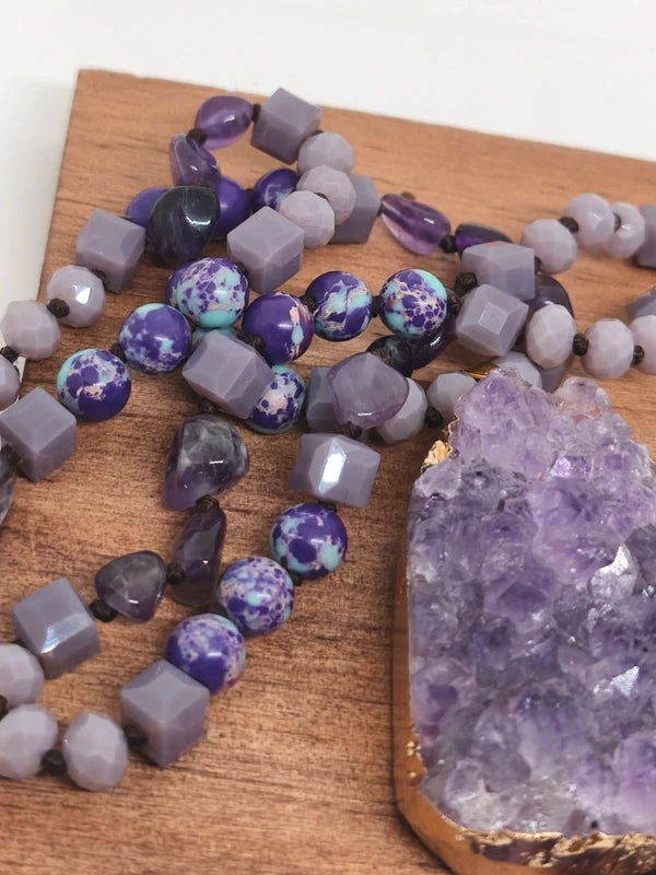 Collier en perles d'améthyste et de variscite