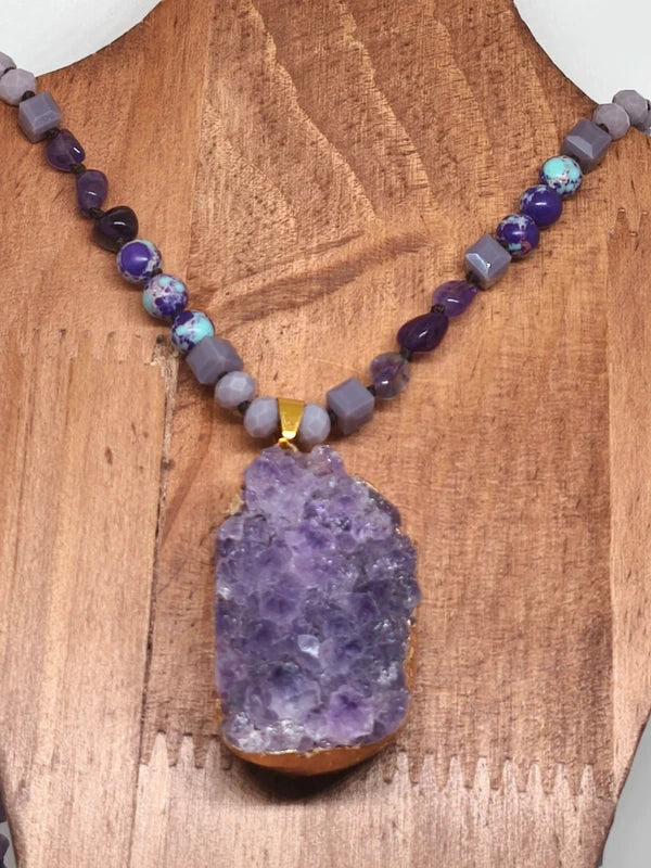 Collier en perles d'améthyste et de variscite