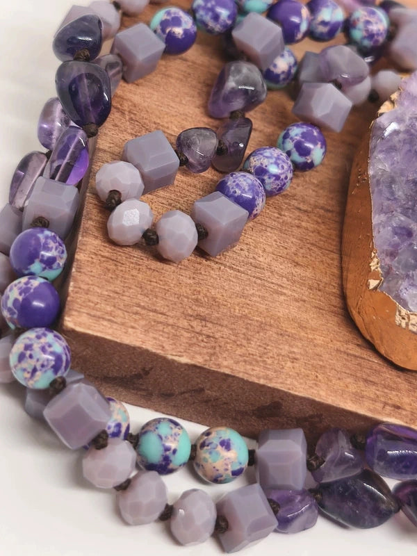 Collier en perles d'améthyste et de variscite