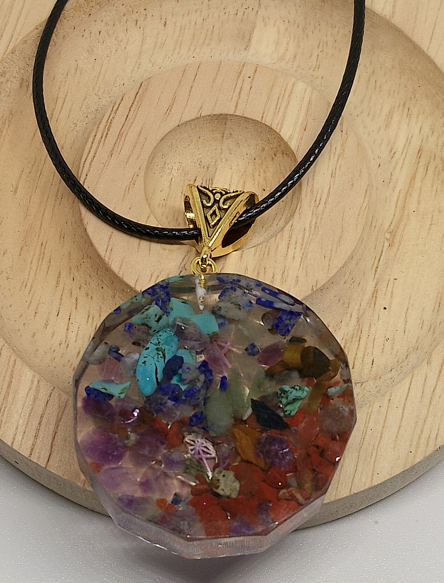 Collier orgonite multicolore