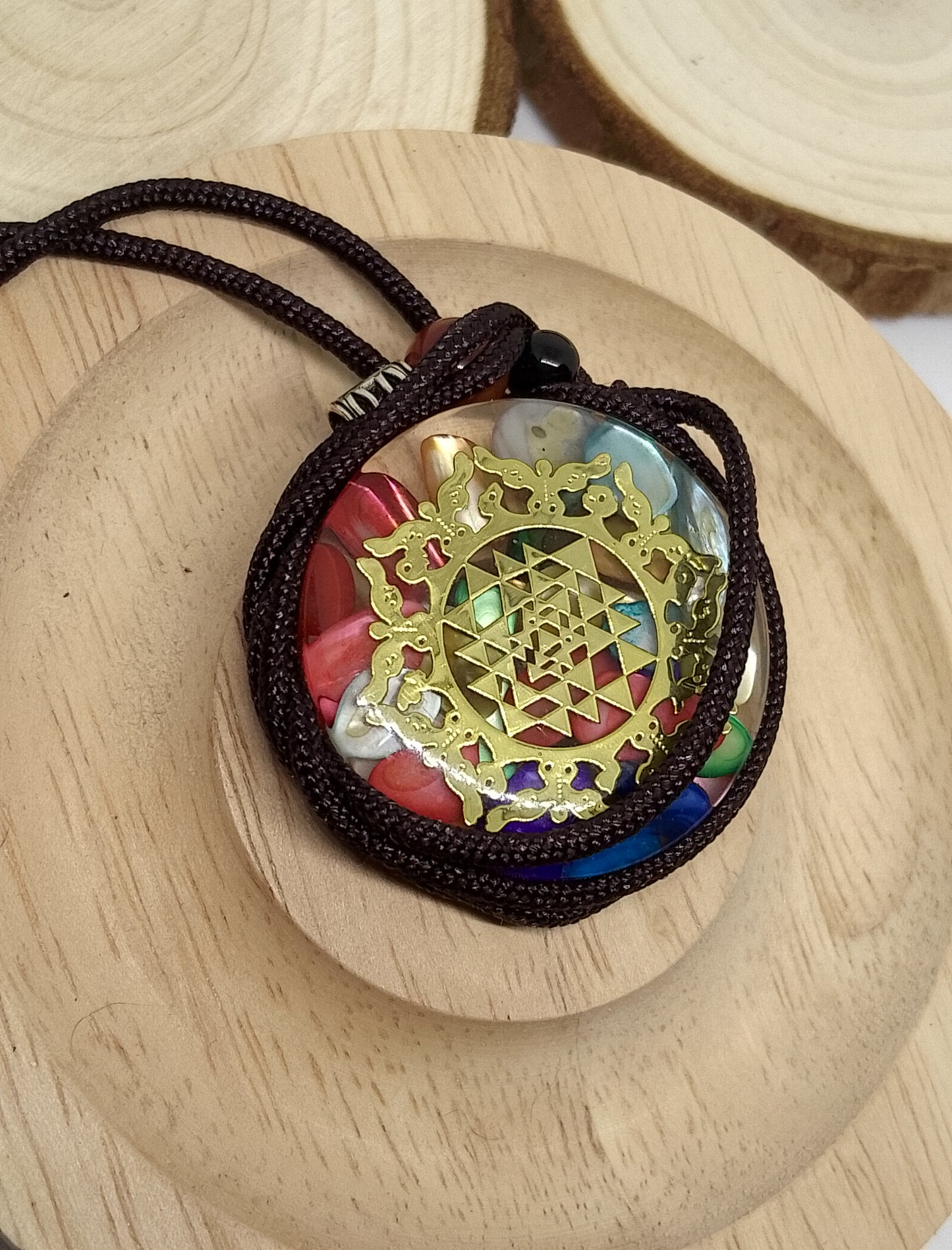 Collier orgonite multicolore